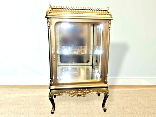 Une vitrine louis - vitrine,