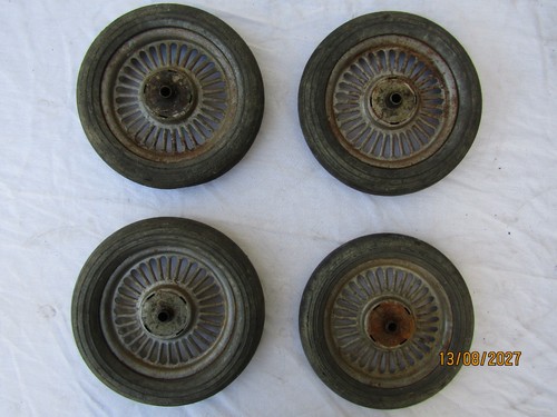 Lot 4 anciennes roues - de,