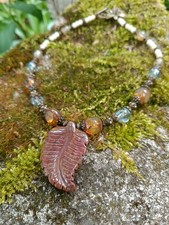 Collier feuille pierre perles