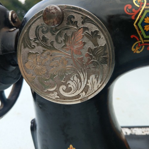 Machine coudre ancienne - a,