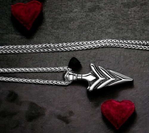 Collier pendentif pointe - pointe, de