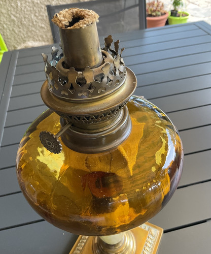 Ancienne lampe pétrole - à,
