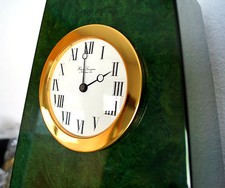 Grande Pendule À Poser Quartz HOUR LAVIGNE - Plaqué Or -  Bois Laqué Vert / Noir