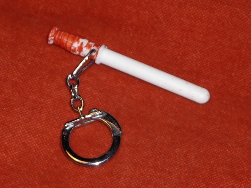 Porte clés key ring matraque - key,