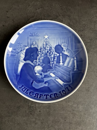 Assiette collection signée - de,