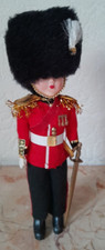 ROYAUME - UNI SOUVENIR POUPEE DE COLLECTION MONDE GARDE ROYAL ANGLAIS HT 21 cm