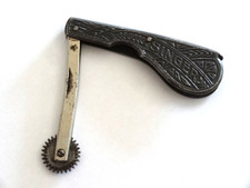 Rare Vintage SINGER Couture Pattern Roulette Engraved Folding Roulette in Black