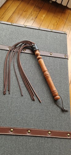 Martinet neuf cuir bois - &, /