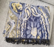 COUVRE PIEDS OU JETÉ DE