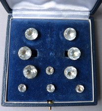 Dans un écrin ensemble de 10