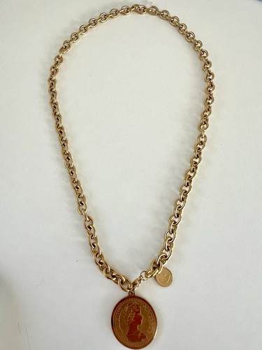 Collier doré avec pendentif - ,