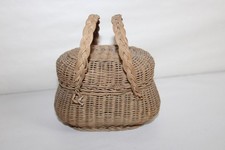 Antique small wicker doll basket, height 9.5 cm