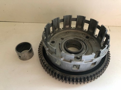 Une cloche embrayage moto - une,