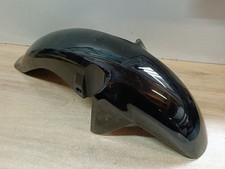 UN GARDE BOUE AVANT NOIR