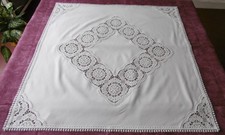 Nappe rétro entourée de