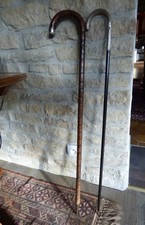 Lot de 2 anciennes cannes de marche