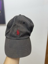 Casquette Ralph Lauren grise avec logo brodé rouge en très bon état