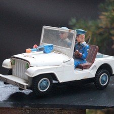 Vieille voiture de police mécanique avec lumières, importée du Japon