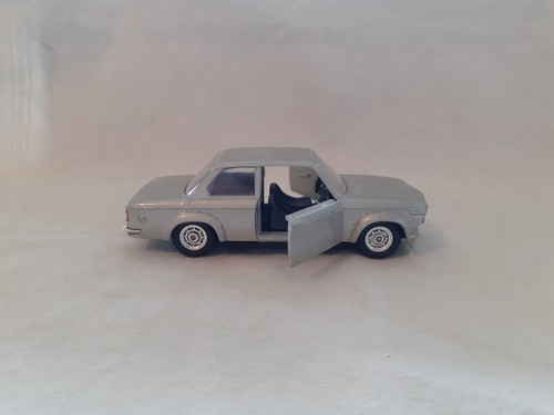 Bmw 2002 1972 - 1/43, solido