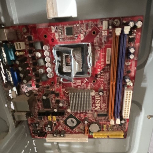 Boîtier avec carte mère - pc,