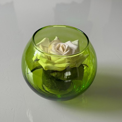 Boule décorative avec rose