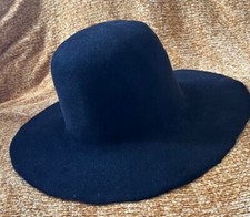 Capeline noire, feutre, poils