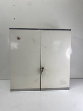 Armoire murale en métal