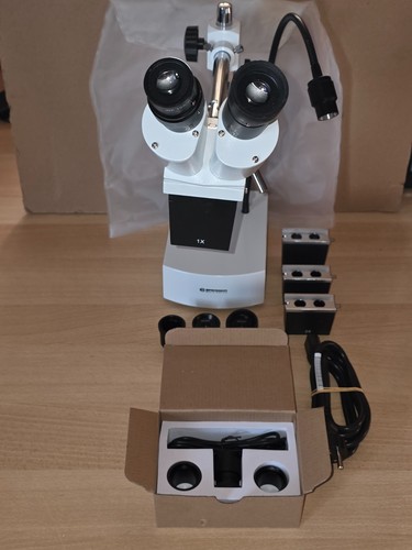 Microscope del lumière - del, à