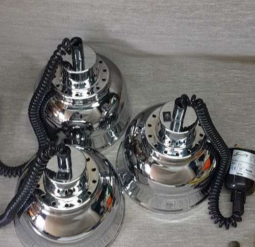 Une lampe suspension - une,