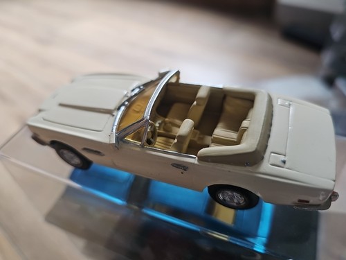 Maquette montée metal - montée, 1/43