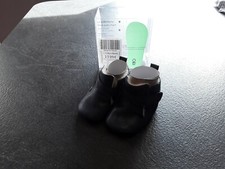 chaussures  bottes fourrées bébé 1 à 6 mois obaibi en très bon état 
