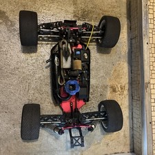 Losi 1/8 8IGHT-T 4WD Truggy Nitro.