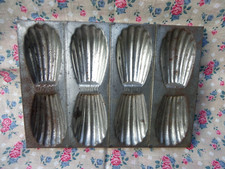 MOULE À MADELEINES EN MÉTAL