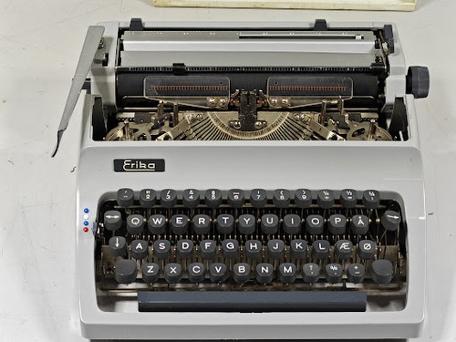 Machine écrire erika - À,
