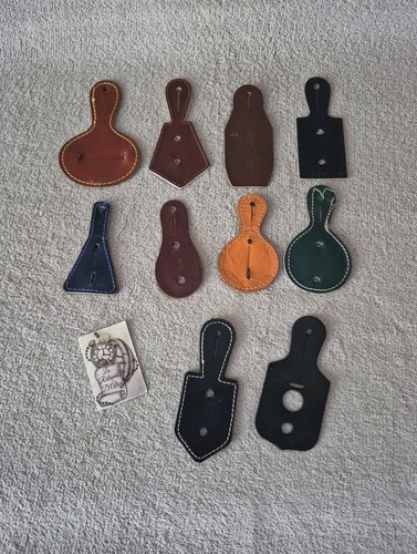 Lot cuirs pour insignes - 10,