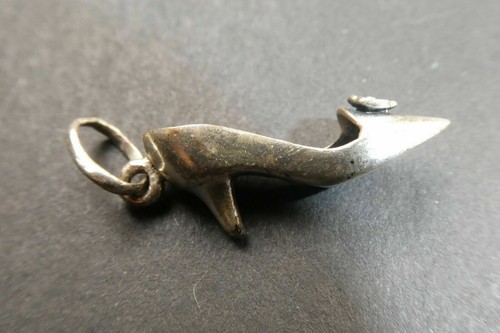 Chaussure escarpin pendentif - chaussure,