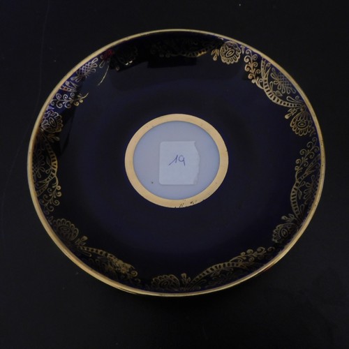 Une sous tasse - , en