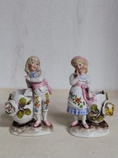 Deux FIGURINES PYROGÈNE