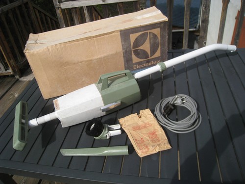 Ancien aspirateur balai - aspirateur,