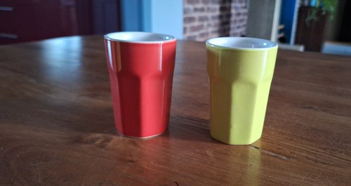 Lot tasses à - 2,