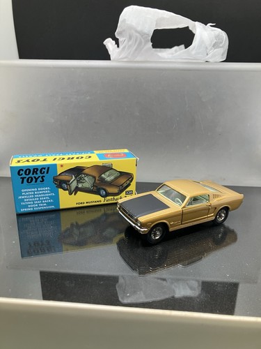 Corgi toys 320 - toys,
