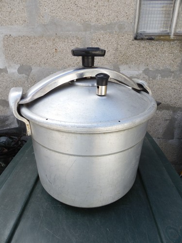 Ancienne cocotte minute - ancienne,