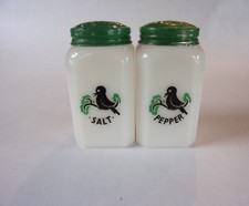 RARE Vintage McKee BLACKBIRD Milk Glass Salt & Pepper Range Shakers