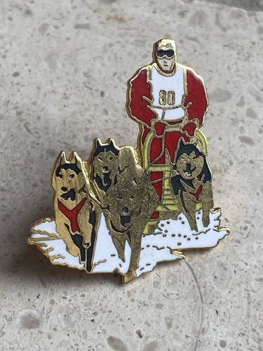 Pin chiens traineau - pin’s,