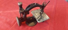 MACHINE A COUDRE ANTIQUE
