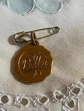 ANCIENNE MEDAILLE POUPEE