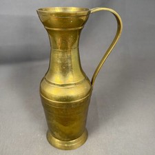 Cruche en laiton vintage avec