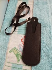 Etui genre cuir + lanière cou