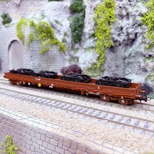 Wagon plat à ridelles et à