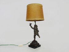 Ancienne lampe à poser en régule, angelot, ange, chérubin, putti avec un oiseau